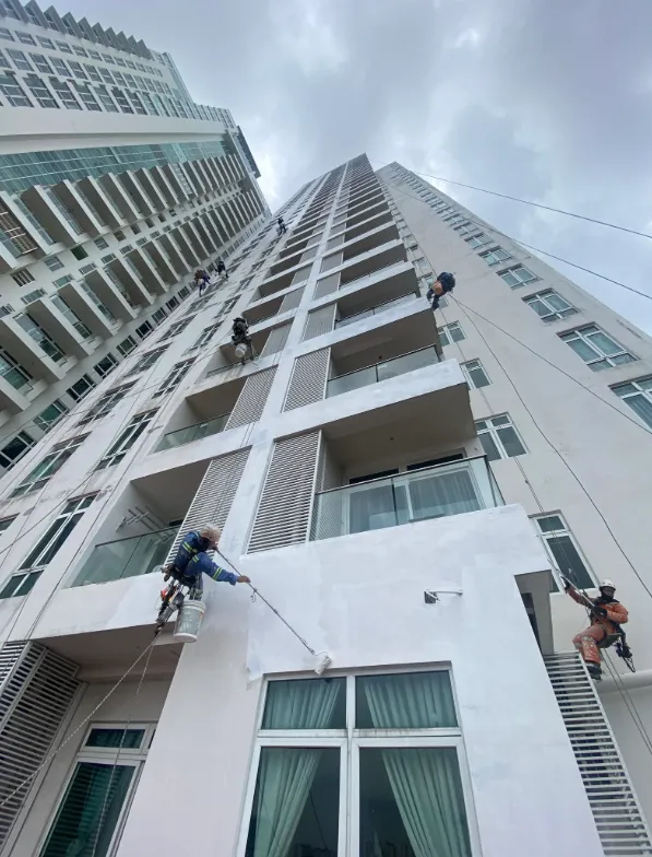Highrise Building Window Silicon Repair | Professional Sealant Solutions for Leak Prevention & Safety